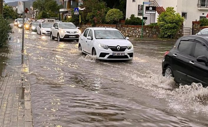 Meteoroloji'den 57 il için kuvvetli yağış ve fırtına uyarısı!