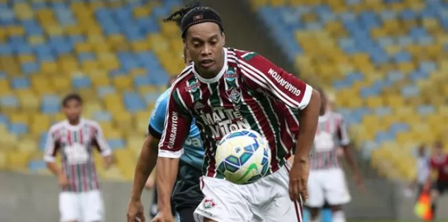 Ronaldinho'nun sözleşmesi feshedildi