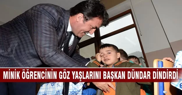 Minik öğrencinin göz yaşlarını Başkan Dündar sildi
