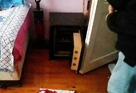 Komşusunu ütüyle bayıltıp soydu!