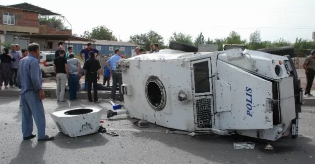 Zırhlı aracın lastiği fırladı: 3 polis yaralı