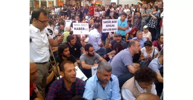 Gazetecilerden basına baskı ve saldırılara tepki yürüyüşü