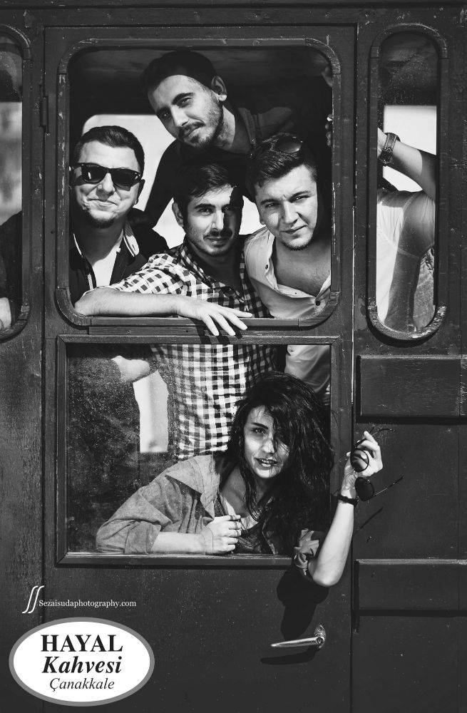 Hayal Kahvesi Bursa'da yıldızlar geçidi