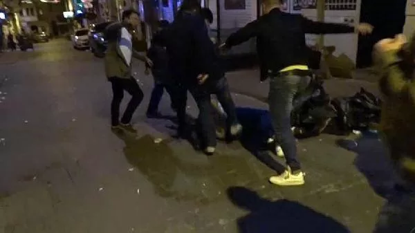 Genç kadını dövmeye çalışırken...