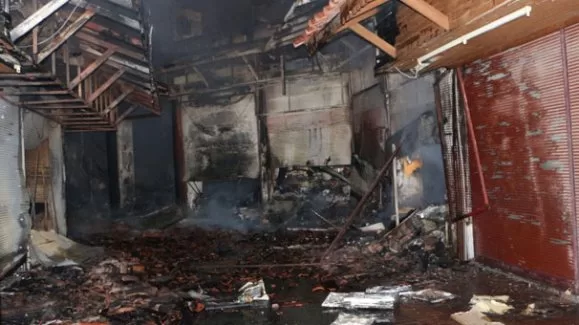 Alanya’da turistik işyerleri yangında kül oldu