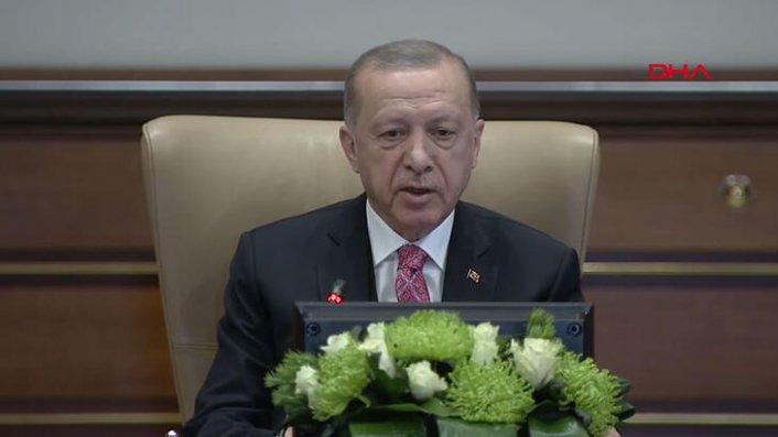 Cumhurbaşkanı Erdoğan açıkladı: "Kapalı mekanda maske zorunluluğu kalktı"