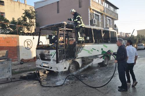 Bursa'da işçi servisi bir anda alev aldı!