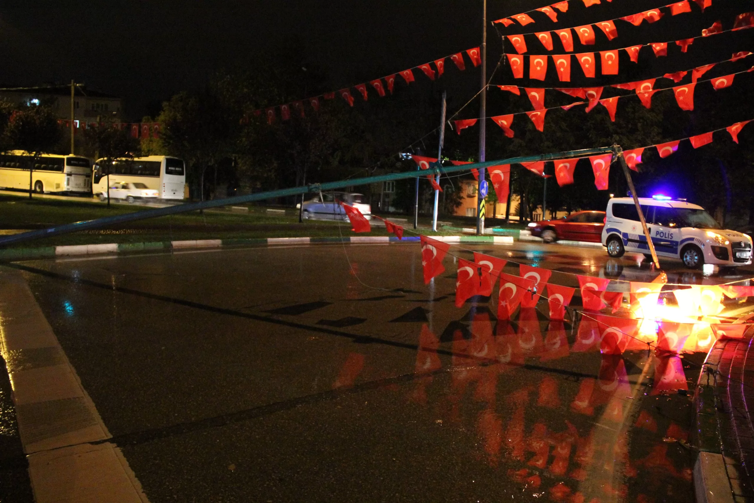 Bursa'yı fırtına vurdu