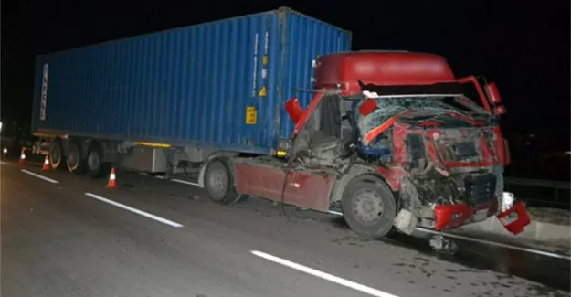 Hurdaya dönen TIR’dan yara almadan çıktı