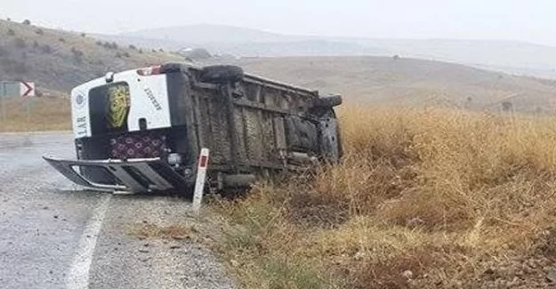 Okul servisi devrildi: 16 yaralı