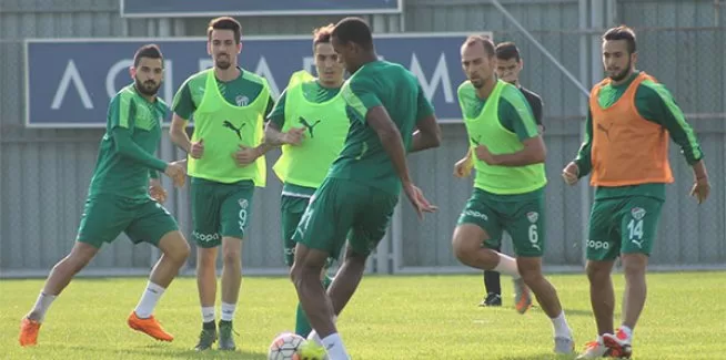 Bursaspor iki eksikle yola çıktı