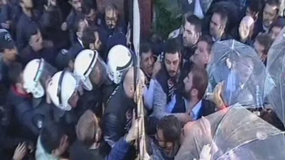 Kanaltürk önünde gergin anlar