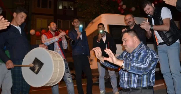 Bursa'da mahalleliler Cumhuriyet coşkusunu böyle kutladı