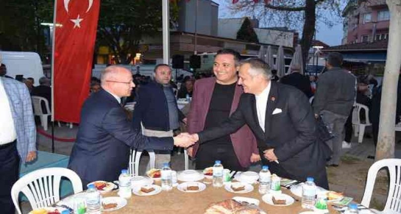 AK Parti Bursa İl Başkanı Gürkan: “Bursa'da çalınmadık kapı, sıkılmadık el bırakmıyoruz"