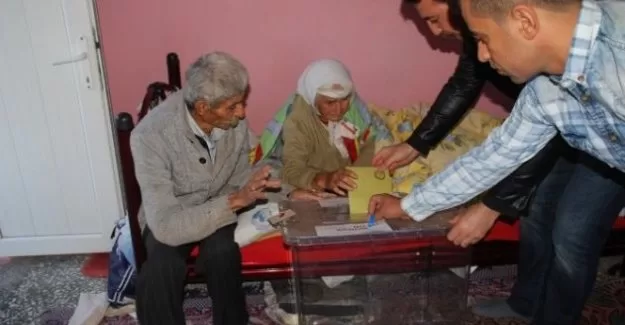 Sadece iki kişi oy kullandı