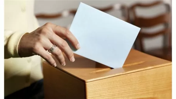 Seçmeni yönlendiren sandık başkanı görevden alındı