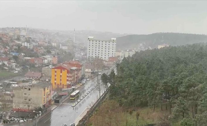 İstanbul'u sağanak ve fırtına vurdu