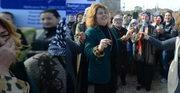 Önce ağladı, sonra oynadı