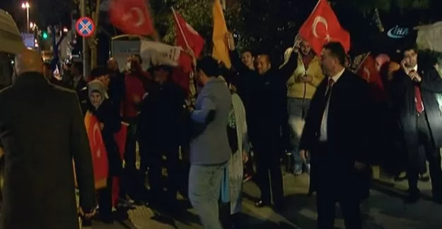 Erdoğan’ın evi önünde seçim sonucu coşkusu