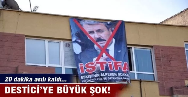 Destici'ye büyük şok! 20 dakika asılı kaldı!