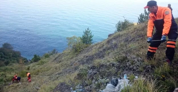 Manzarayı seyrederken uçuruma yuvarlandı