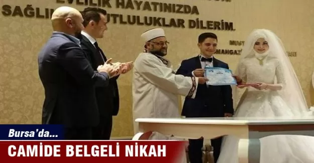 Bursa'da camide belgeli nikah