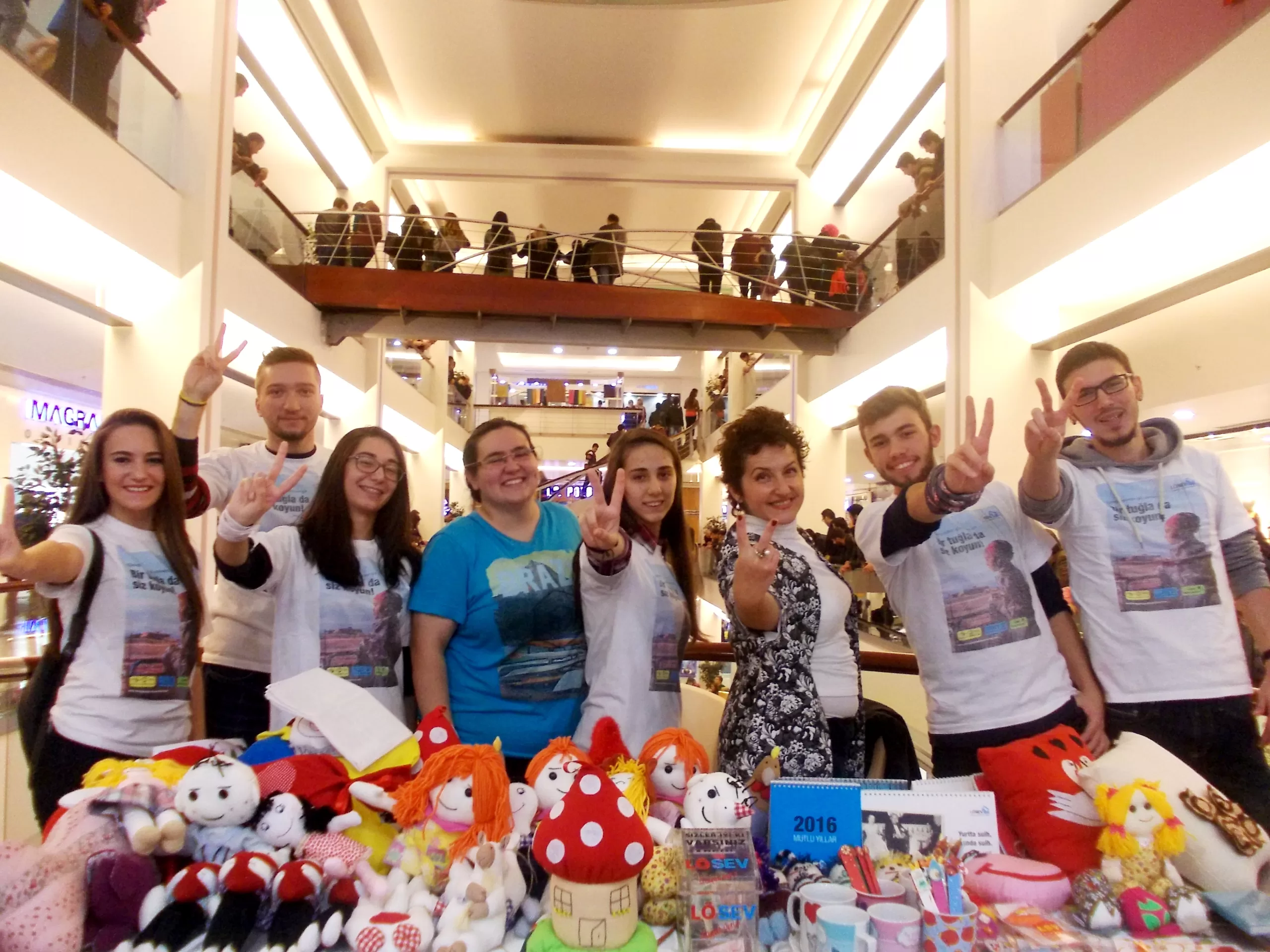 1 masa 1 sandalye ile başlayan mücadele