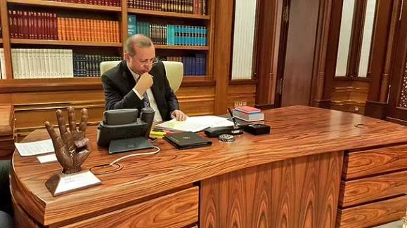 Cumhurbaşkanı'nın masasında dikkat çeken ayrıntı