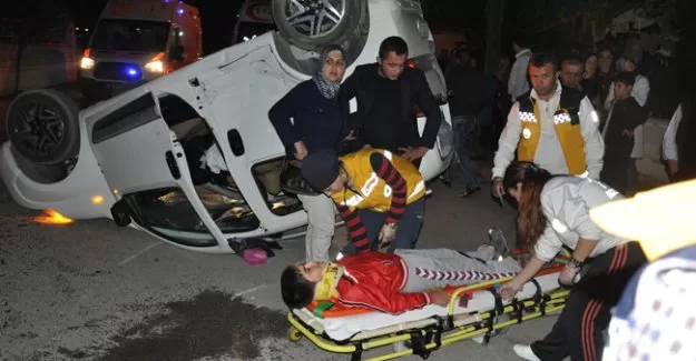 İnegöl'de trafik kazası: 3 yaralı