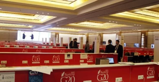 Zirve salonunda bomba alarmı