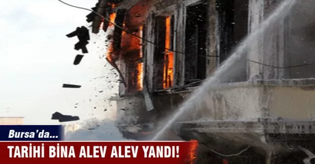 Bursa'da tarihi bina alev alev yandı