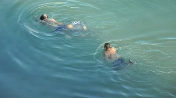 Dalgıçlar gelemeyince çevik kuvvet müdürü sudan çıkardı