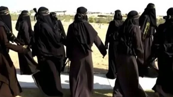 IŞİD'li kadınlara baskın!