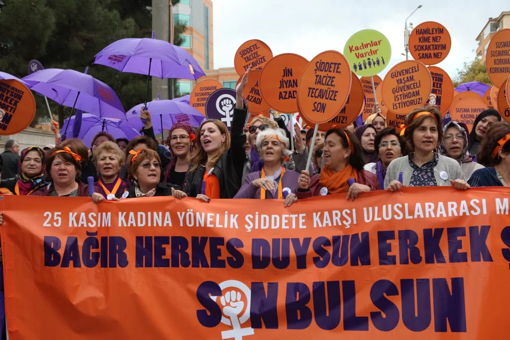 Nilüfer’de kadınlar şiddete karşı yürüdü