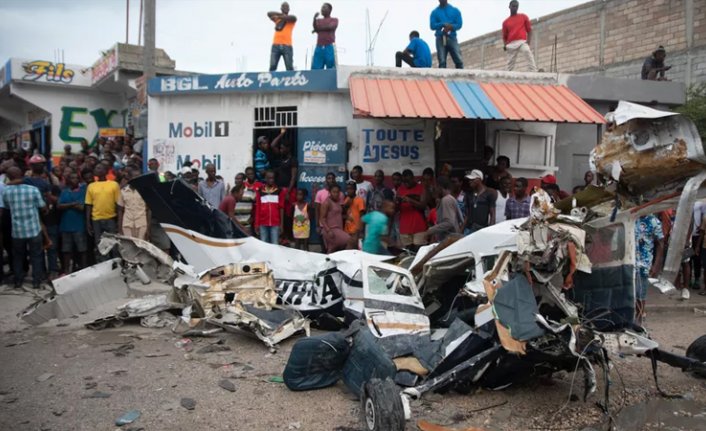 Haiti'de uçak kamyona çarptı; 5 ölü!