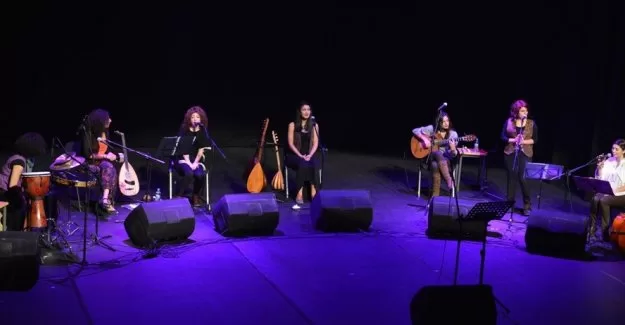 Bursa'da kadın müzisyenler barış için söyledi