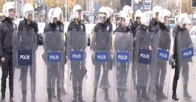 Dündar ve Gül'e destek eyleminde gerginlik