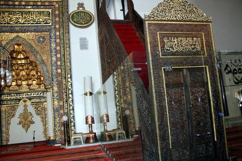Bursa Ulu Cami'nin minberi ayet sayısınca ahşap parçadan oluşuyor