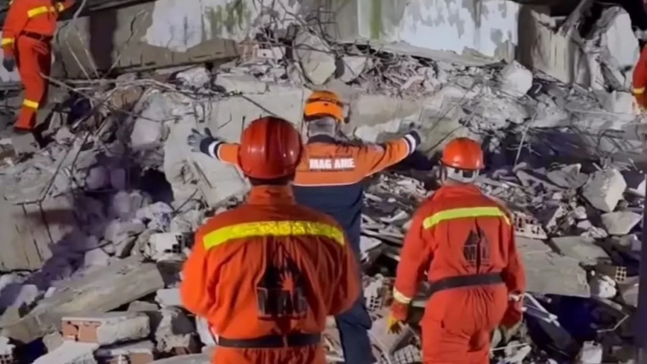 Bursa'da MAG Arama Kurtarma Ekipleri Gerçeği Aratmayan Deprem Tatbikatı Yaptı