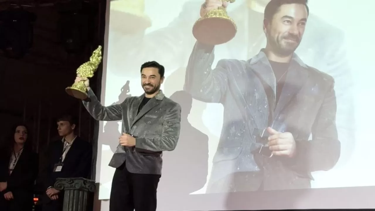 Gökhan Alkan Altın Üzüm Bağı Ödülleri'nde Ödül Aldı