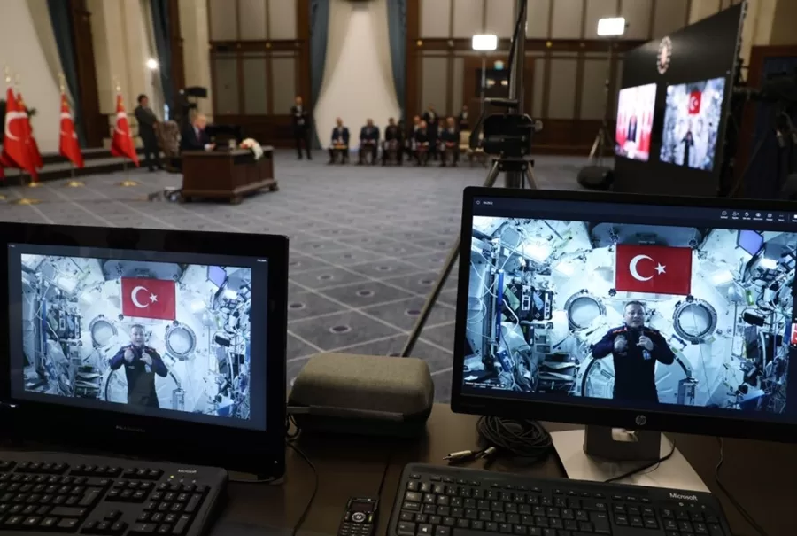 Cumhurbaşkanı Erdoğan Astronot Alper Gezeravcı İle Canlı Bağlantı Gerçekleştirdi