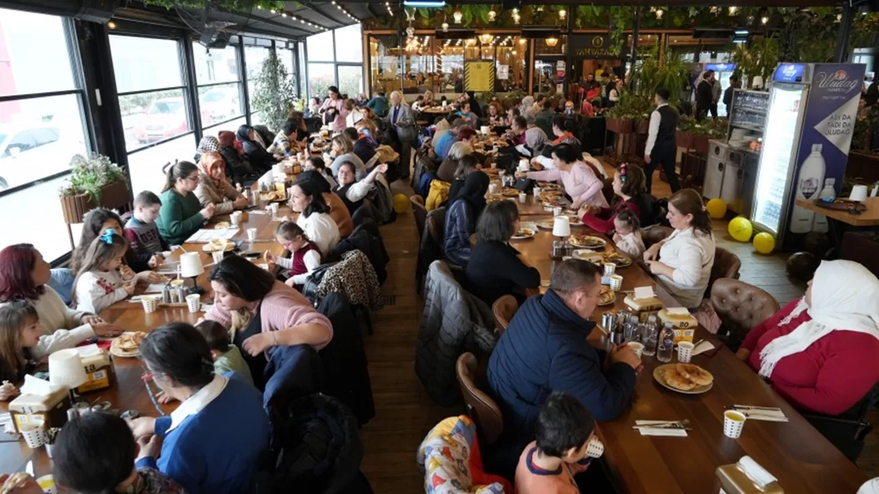Bursa'da Bir Restoran 4. Yılını Özel Çocuklarla Kutladı