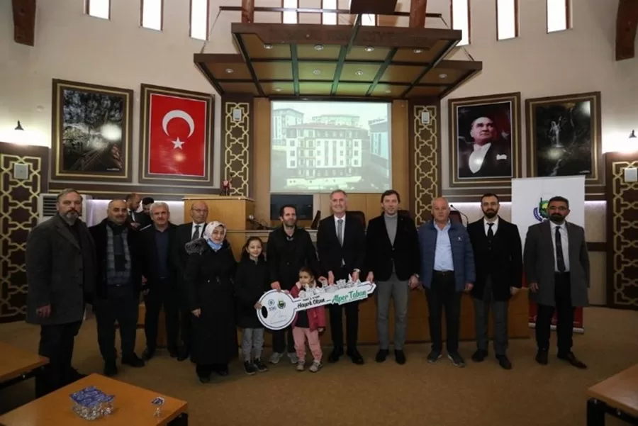 Anahtarlar Sahiplerine Teslim Edildi: Bursa İnegöl'de TOKİ Konutlarının Mutlu Sahipleri