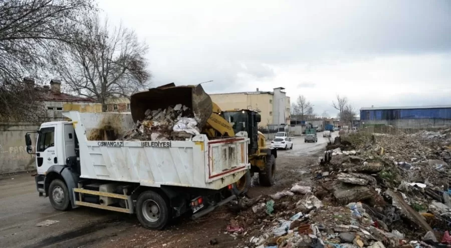 Osmangazi Belediyesi Çöp Ve Molozları Temizledi