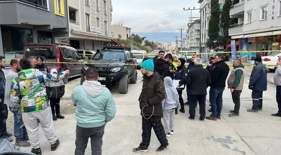 Bursa'da Bir Adam Aracından İndiği Anda Ayağından Vuruldu