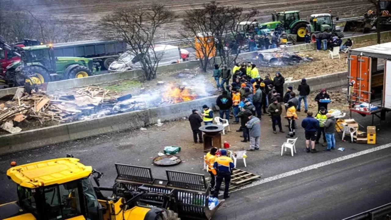 Belçika'da Çiftçiler Tarım Politikalarını Protesto Ediyor