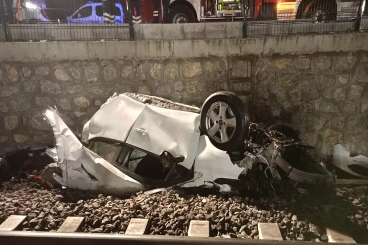 Ankara'da Otomobil Köprüden Düştü: 1 Ölü, 2 Ağır Yaralı