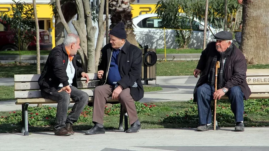 Türkiye'nin Yaşlı Nüfusu İlk Kez Çift Haneye Ulaştı