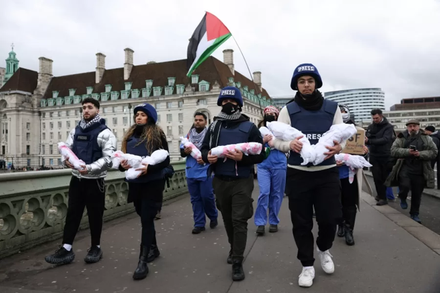 İngiltere'de İsrail'in Gazze'ye Yönelik Saldırılarına Karşı Sessiz Yürüyüş Gerçekleştirildi