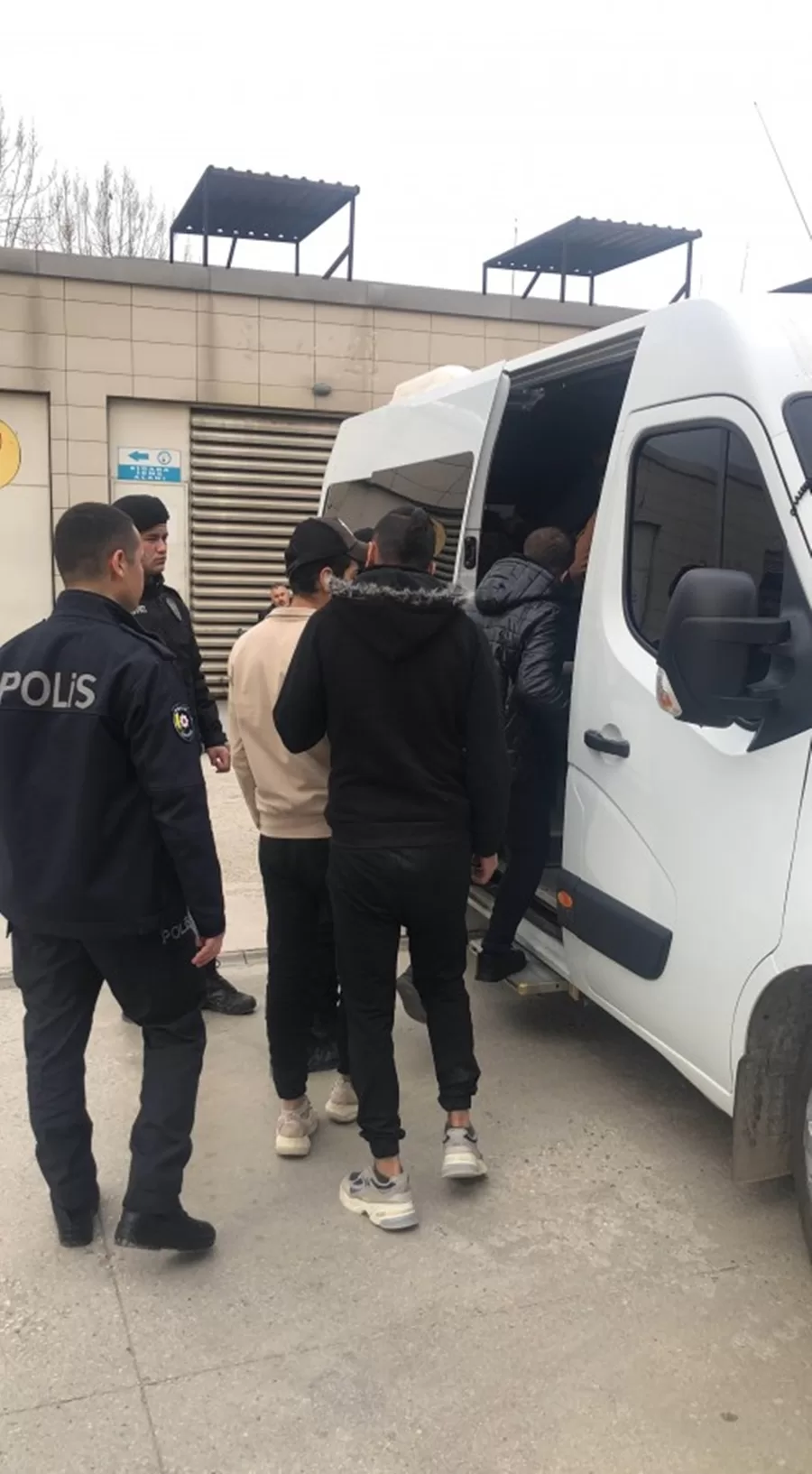 Bursa'da Yakalanan 12 Kaçak Göçmen Sınır Dışı Edilecek